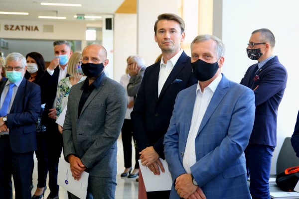 Click to zoom the picture.